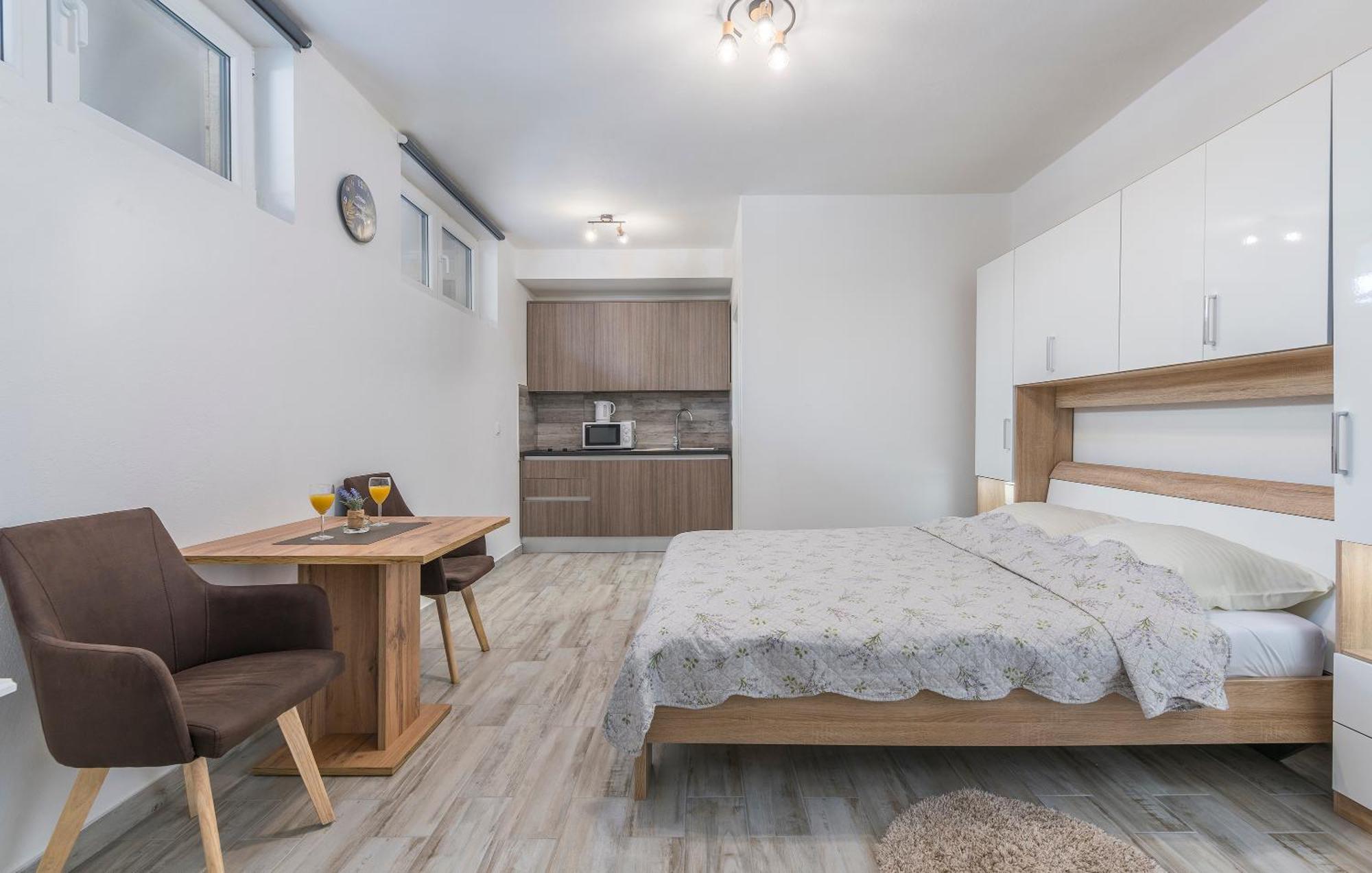 Apartmani Natalija1 ポレッチ 部屋 写真